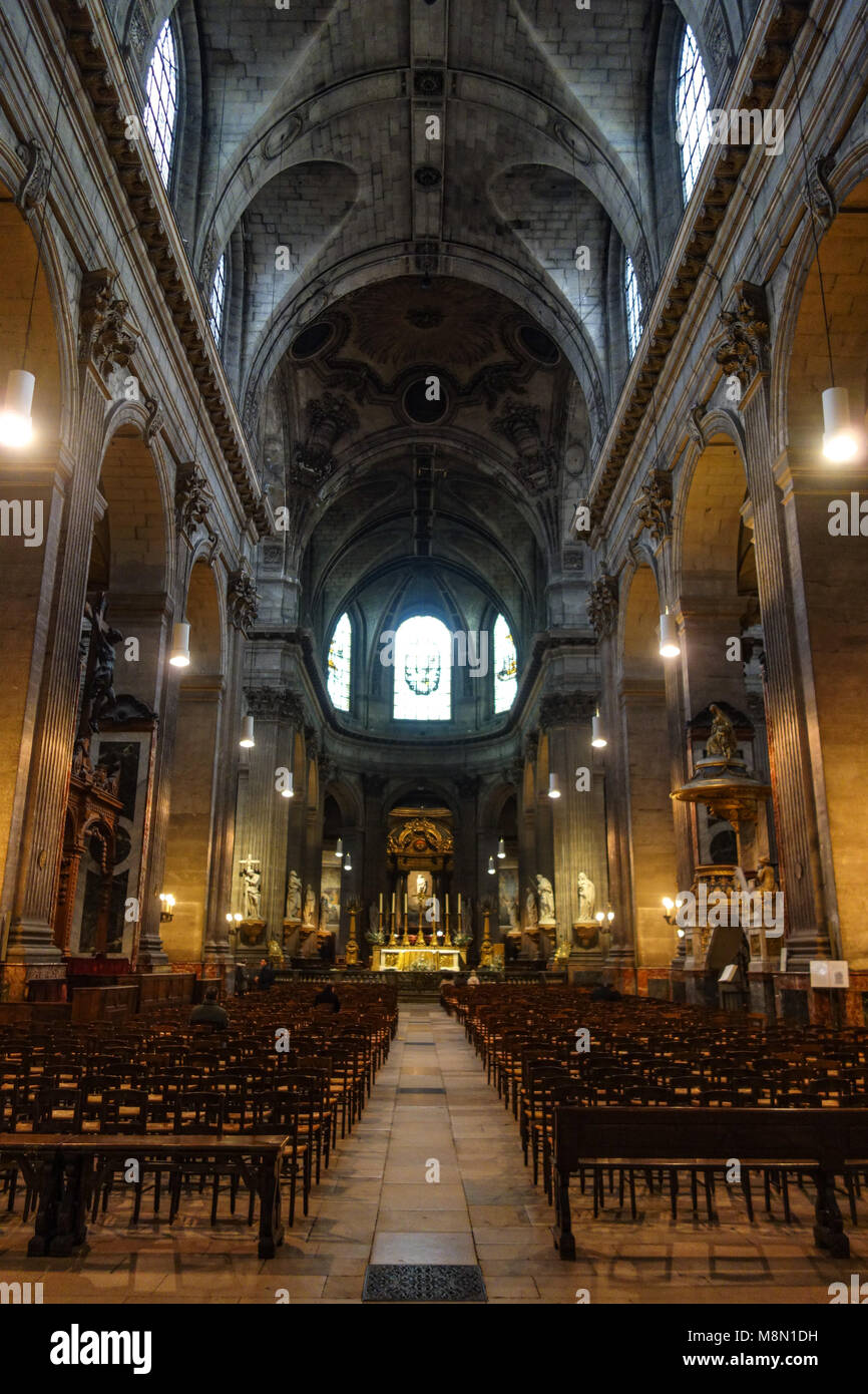 Jan 2, 2018 - Interno della chiesa di Saint Sulpice, Parigi, Francia Foto Stock