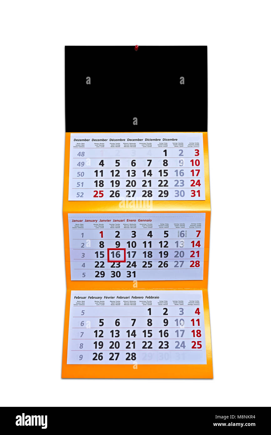 Calendario da parete appeso con lettere e numeri isolati su bianco Foto Stock