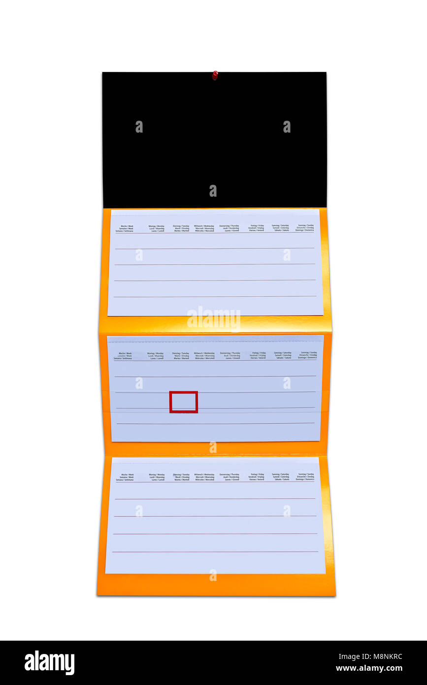 Blank calendario da parete appeso con lettere e numeri isolati su bianco Foto Stock