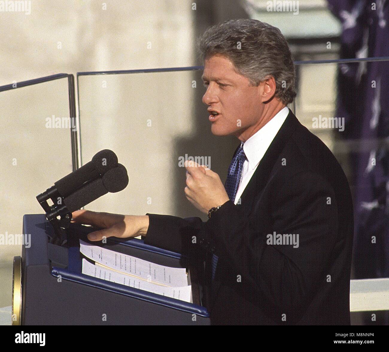Washington DC., USA, 20 gennaio 1993. Capital Hill William Clinton offre il suo discorso inaugurale dopo essere stato prestato giuramento come il quarantaduesimo Presidente degli Stati Uniti. Credito: Mark Reinstein/MediaPunch Foto Stock