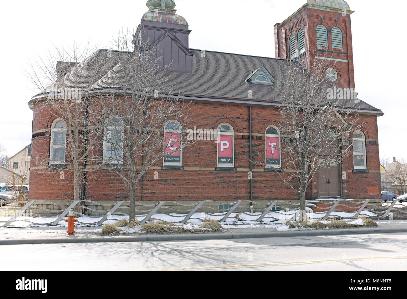 Questo repurporsed Chiesa Ortodossa Rumena in una volta-insanguinano Gordon area quadrata di Cleveland, Ohio, è ora un performing arts theater. Foto Stock