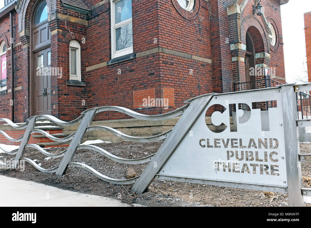 Questo repurporsed Chiesa Ortodossa Rumena in una volta-insanguinano Gordon area quadrata di Cleveland, Ohio, è ora un performing arts theater. Foto Stock
