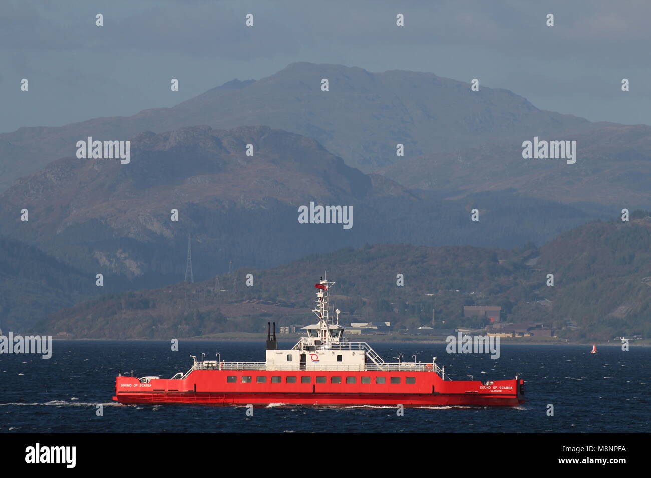 Il traghetto per trasporto auto e passeggeri MV Suono di Scarba, azionato mediante Western Ferries sul Firth of Clyde, tra Gourock e Dunoon. Foto Stock