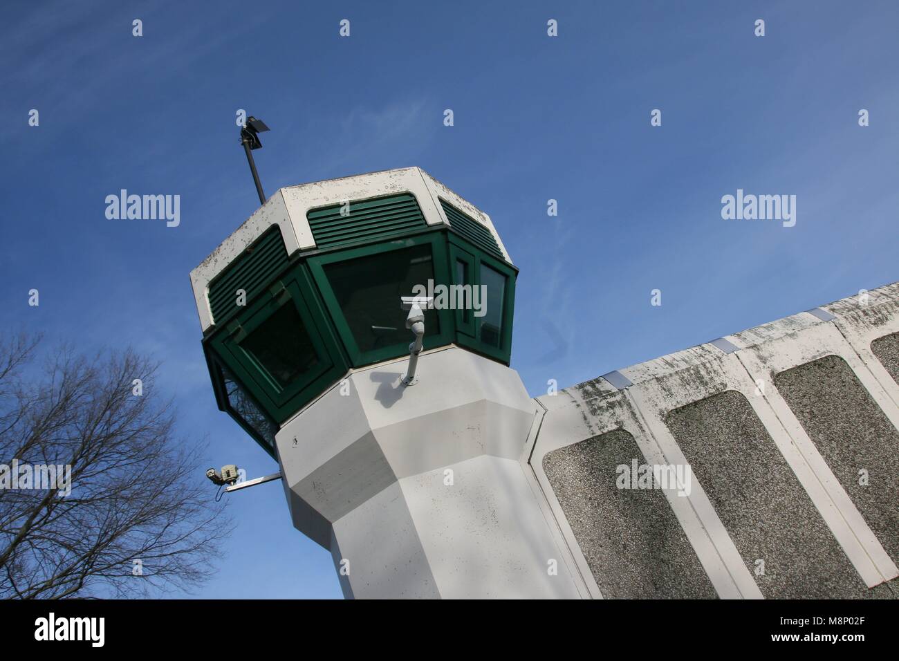 Torre di avvistamento sulla parete della Penitenzieria a Berlino Plötzensee, Friedrich-Olbricht-Damm. 06.01.2018 | Utilizzo di tutto il mondo Foto Stock