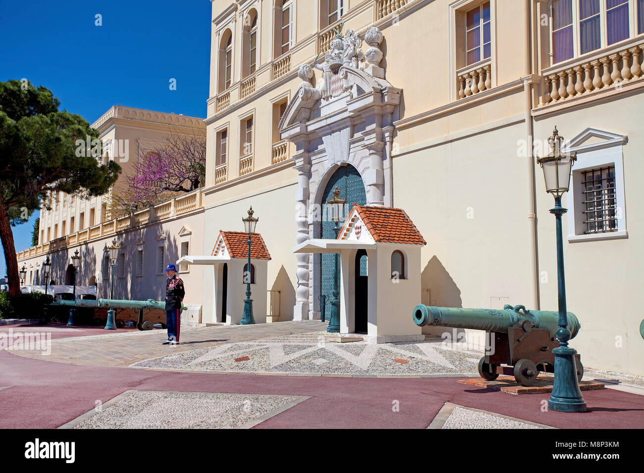 Palace guardia al Palais Princier, Princes Palace di Monaco, residenza ufficiale del Principe Sovrano di Monaco, Côte d'Azur, costa azzurra Foto Stock