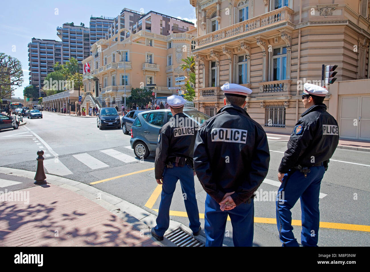 Gli uomini della polizia di Boulevard des Moulin, Monte Carlo, il Principato di Monaco, Côte d'Azur, riviera francese, Europa Foto Stock