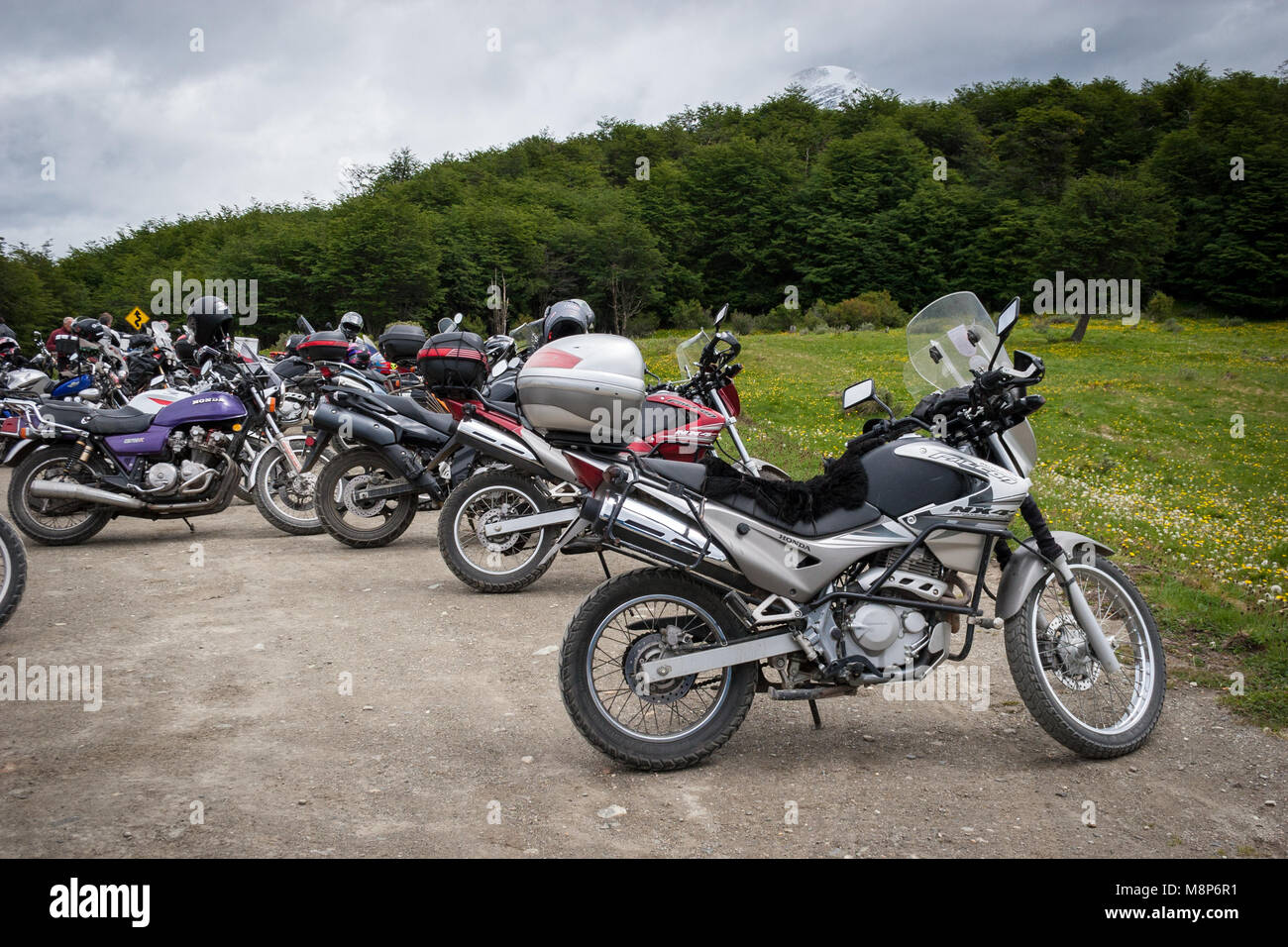 Motorcylists si riuniscono una volta all'anno in Ushuaia, Argentina, per il soddisfare noto come 'Latitudine 54.". Foto Stock