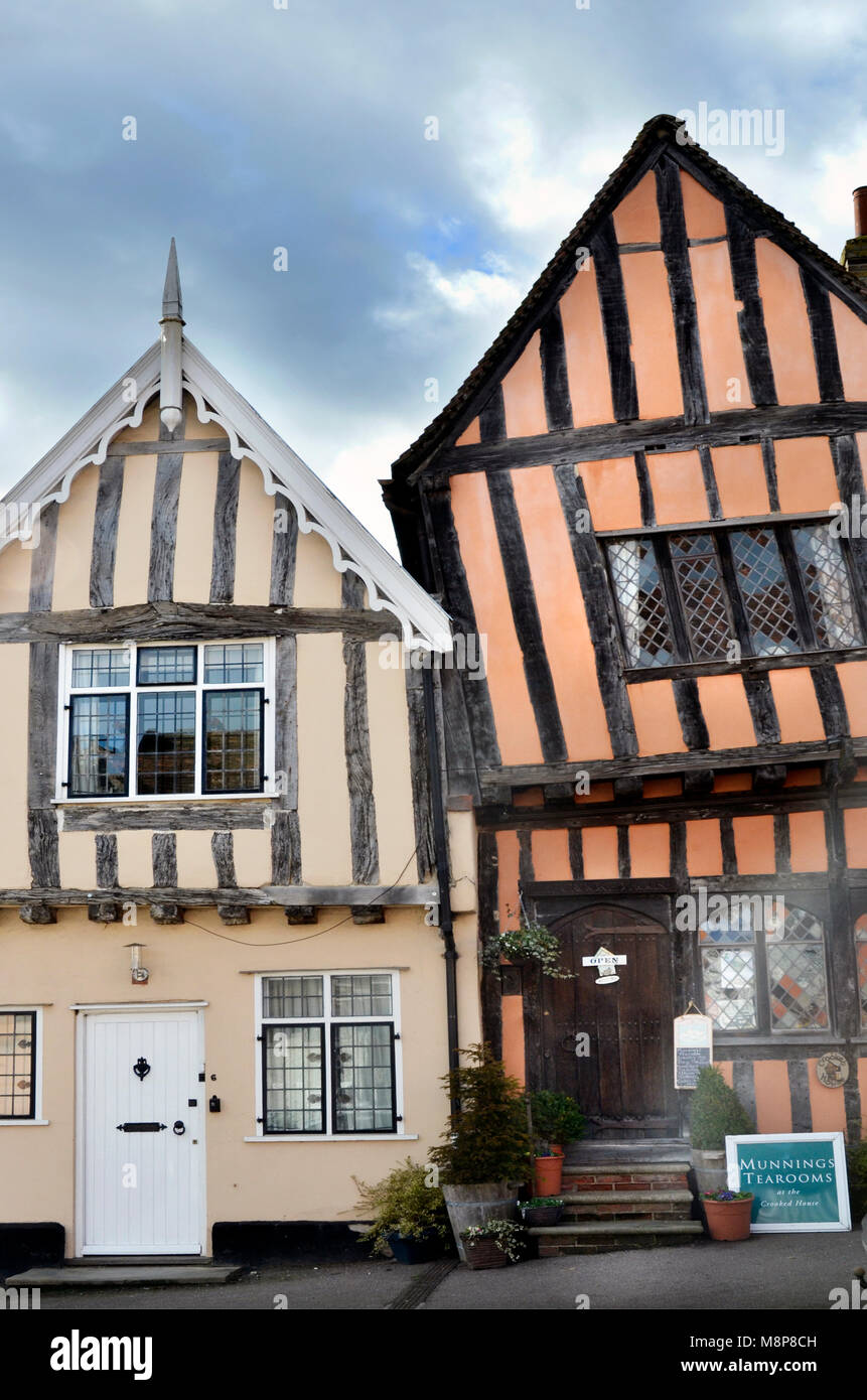 La casa storta la struttura di legno tudor house lavenham suffolk in Inghilterra Foto Stock