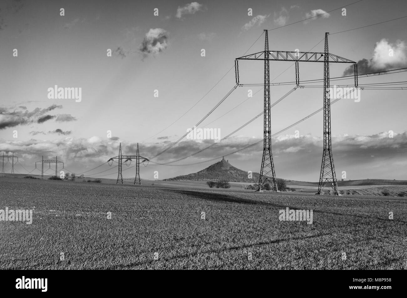 Vista dei ruderi del castello Hazmburk in autunno, Boemia centrale Highlands, Repubblica Ceca Foto Stock