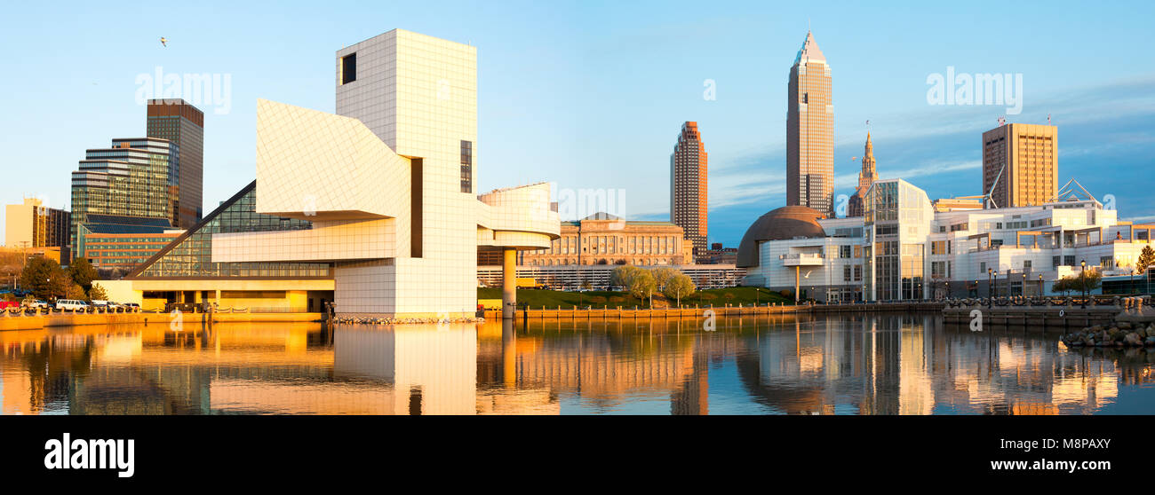 Skyline dal porto al tramonto, Cleveland, Ohio, Stati Uniti d'America Foto Stock