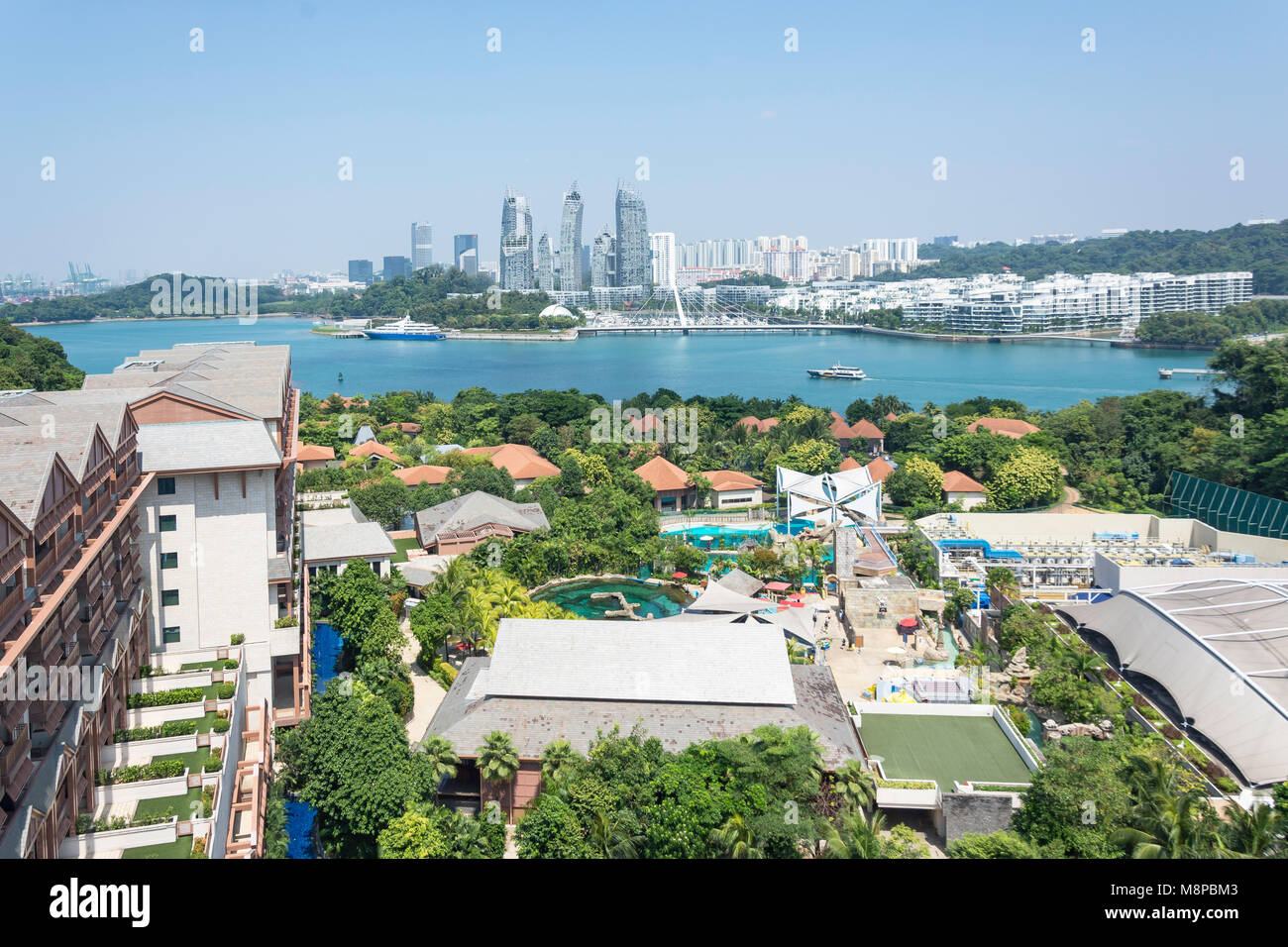 Vista di Bukit Merah su Singapore terraferma dall'Isola di Sentosa, zona centrale, Singapore Island (Pulau Ujong), Singapore Foto Stock