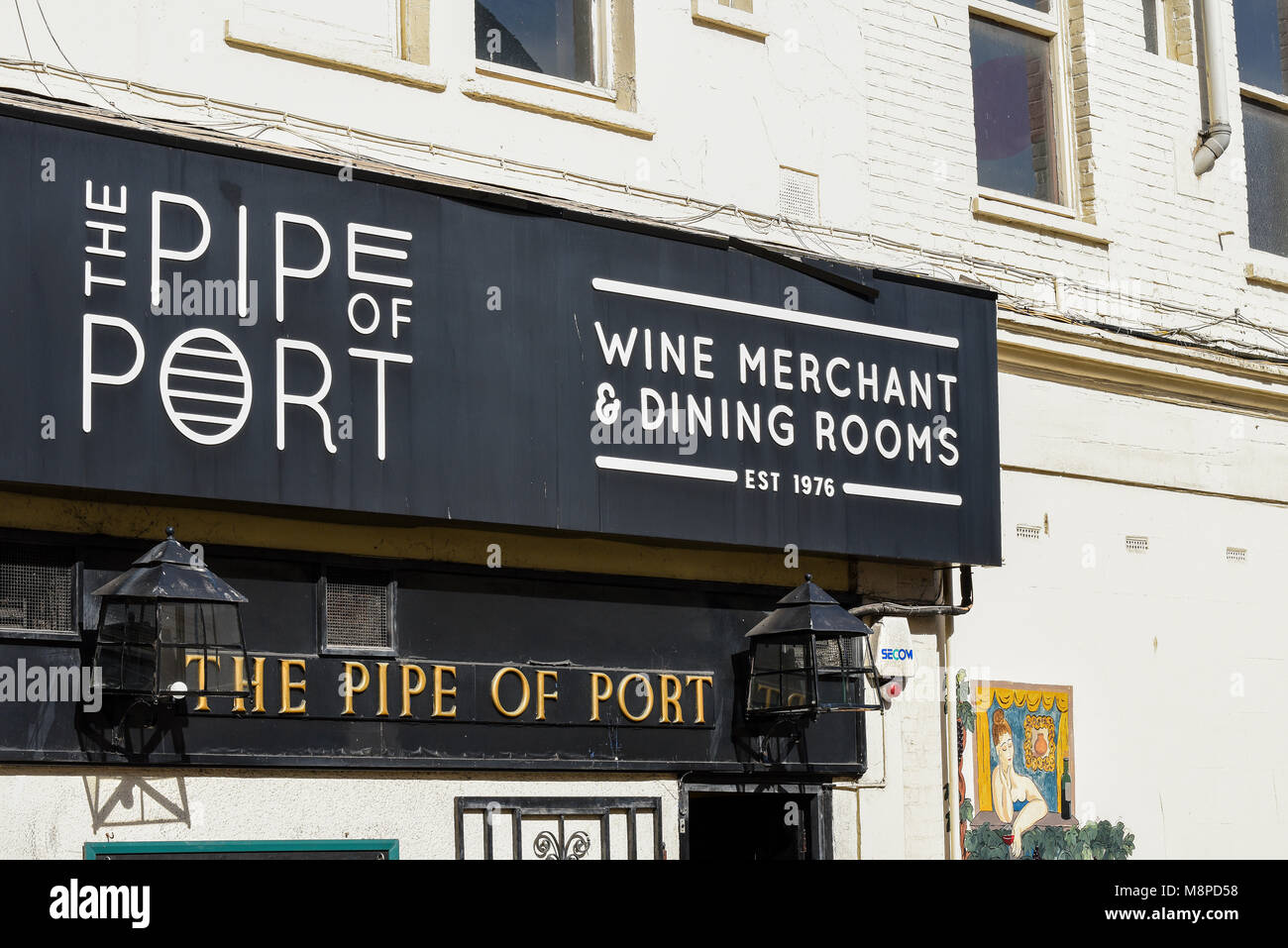 La tubazione del porto, commerciante di vino e sale da pranzo. Southend on Sea, Essex. Ristorante Bar Foto Stock La tubazione del porto, commerciante di vino e sale da pranzo. Southend on Sea, Essex. Ristorante Bar Foto Stock