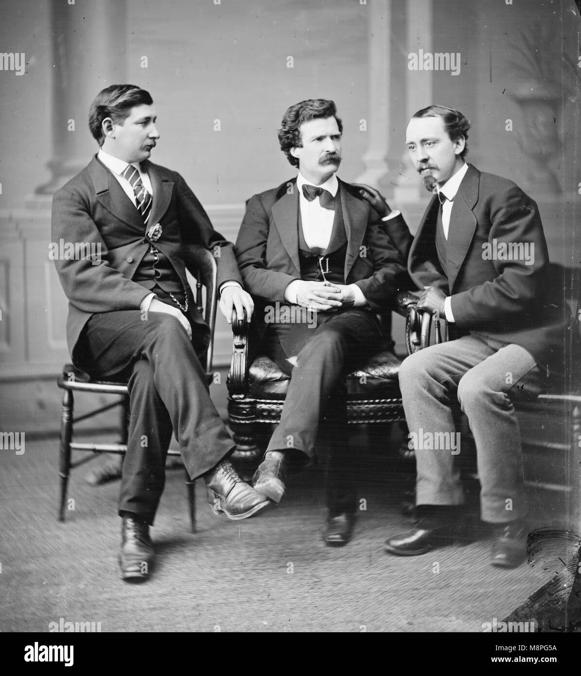 Da sinistra, George Alfred Townsend, Mark Twain (Samuel L. Clemens) e David Gray. Foto Stock