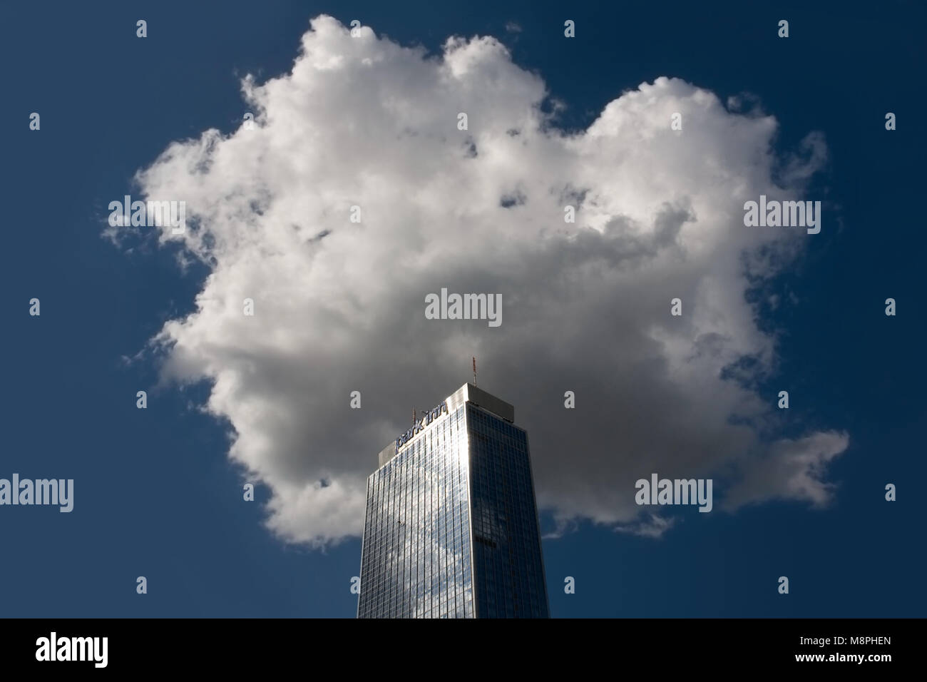 Grattacielo in cielo di raschiatura di Berlino Foto Stock