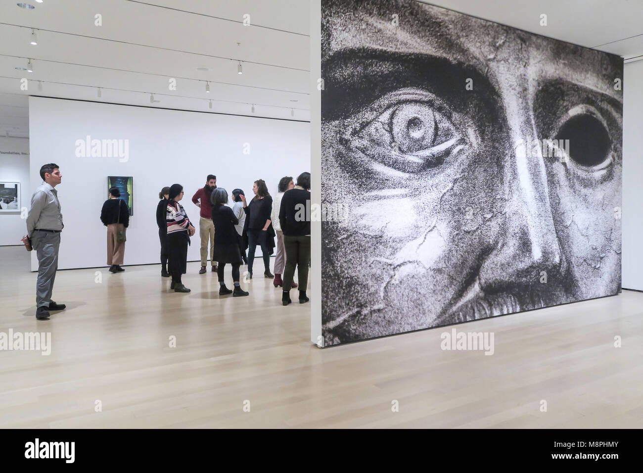 "Essendo: Nuova fotografia 2018' mostra presso il Museo di Arte Moderna di New York, Stati Uniti d'America Foto Stock