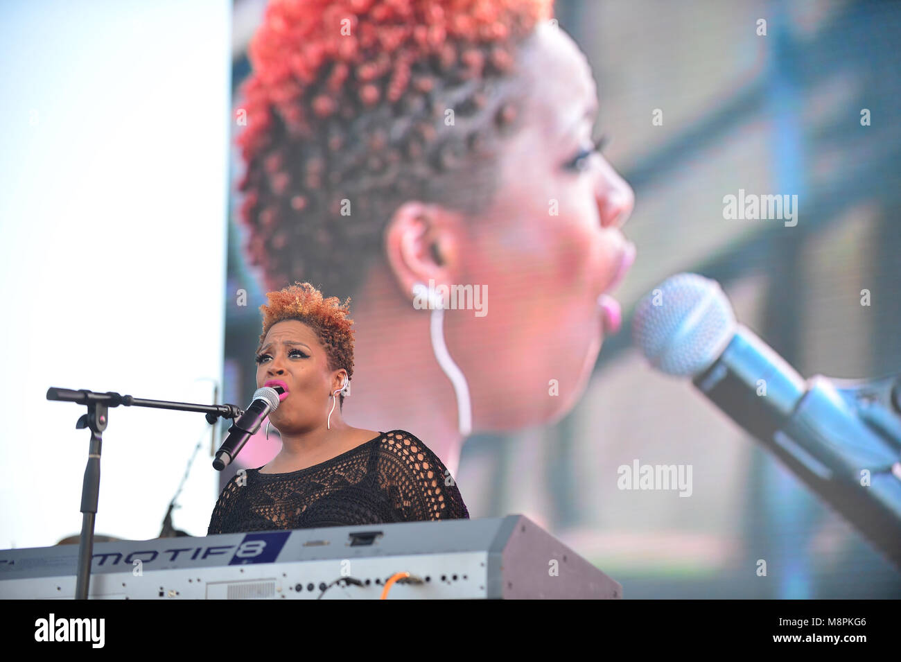 Giardini di Miami, FL, Stati Uniti d'America. Xviii Mar, 2018. Avery Sunshine esegue sul palco durante il XIII annuale Jazz nei giardini Music Festival al Hard Rock Stadium su Marzo 18th, 2018 nei giardini di Miami, Florida Credit: Mpi10/media/punzone Alamy Live News Foto Stock