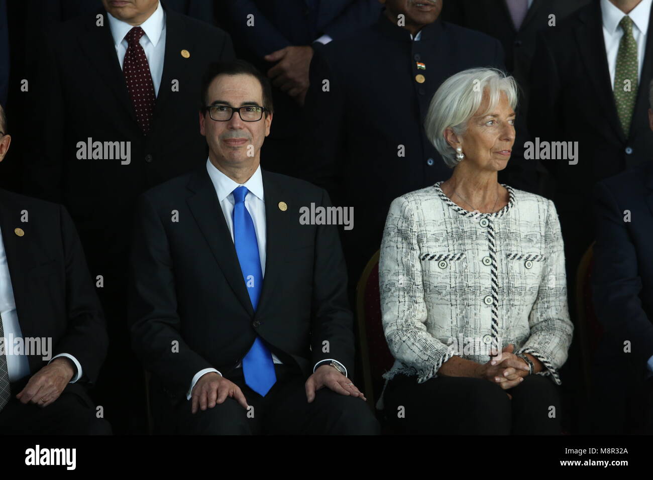 Buenos Aires, Argentina.19 marzo 2018, Argentina Buenos Aires: Ministro del Tesoro americano Steven Mnuchin (l), e di capo del Fondo monetario internazionale (FMI) Christine Lagarde, seduta durante la foto di gruppo al vertice G20. Foto: Sebastian Pani/dpa Credito: dpa picture alliance/Alamy Live News Foto Stock