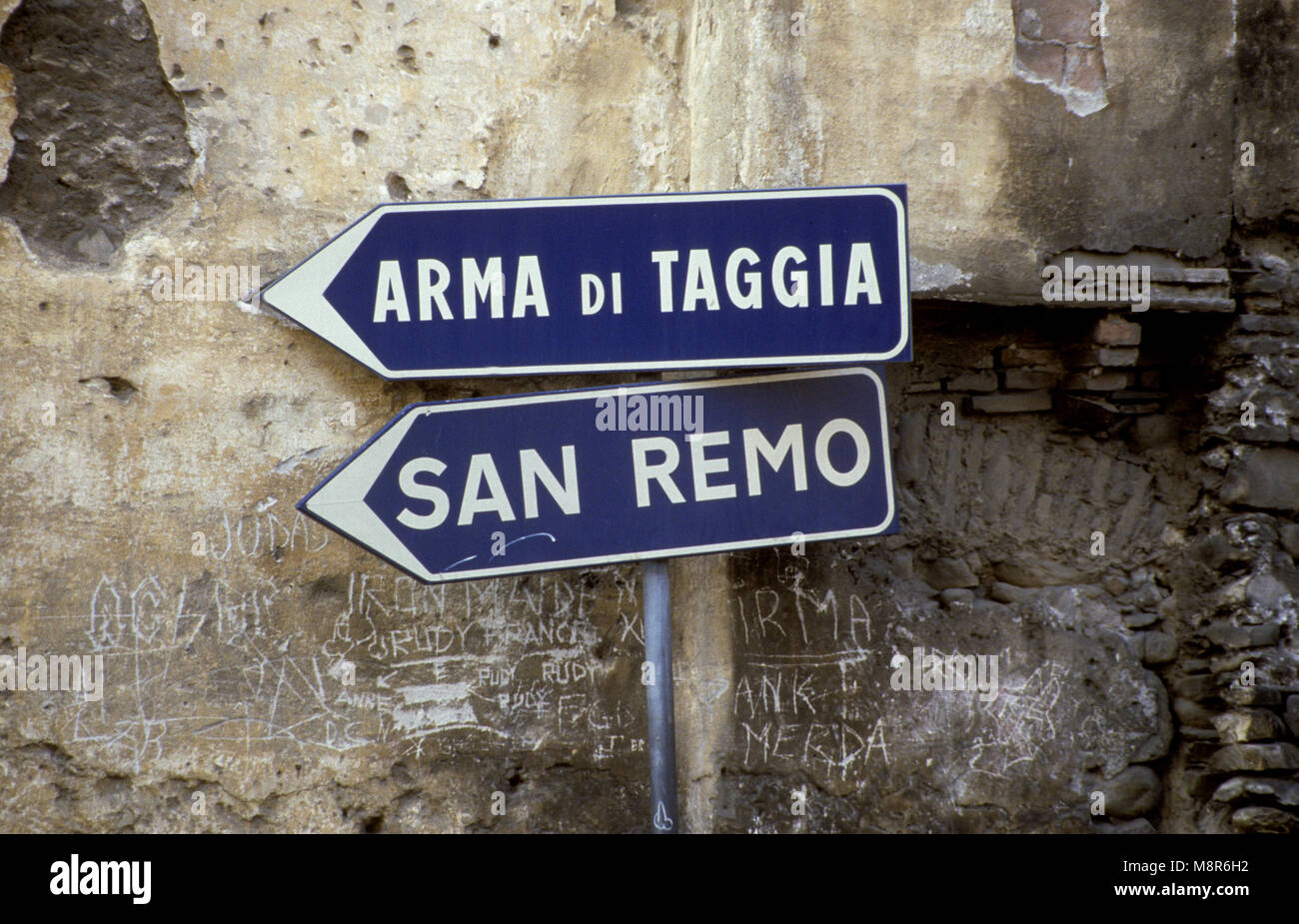 Segni di orientamento inItaly per San Remo e Arma di Taggia 2000 Foto Stock