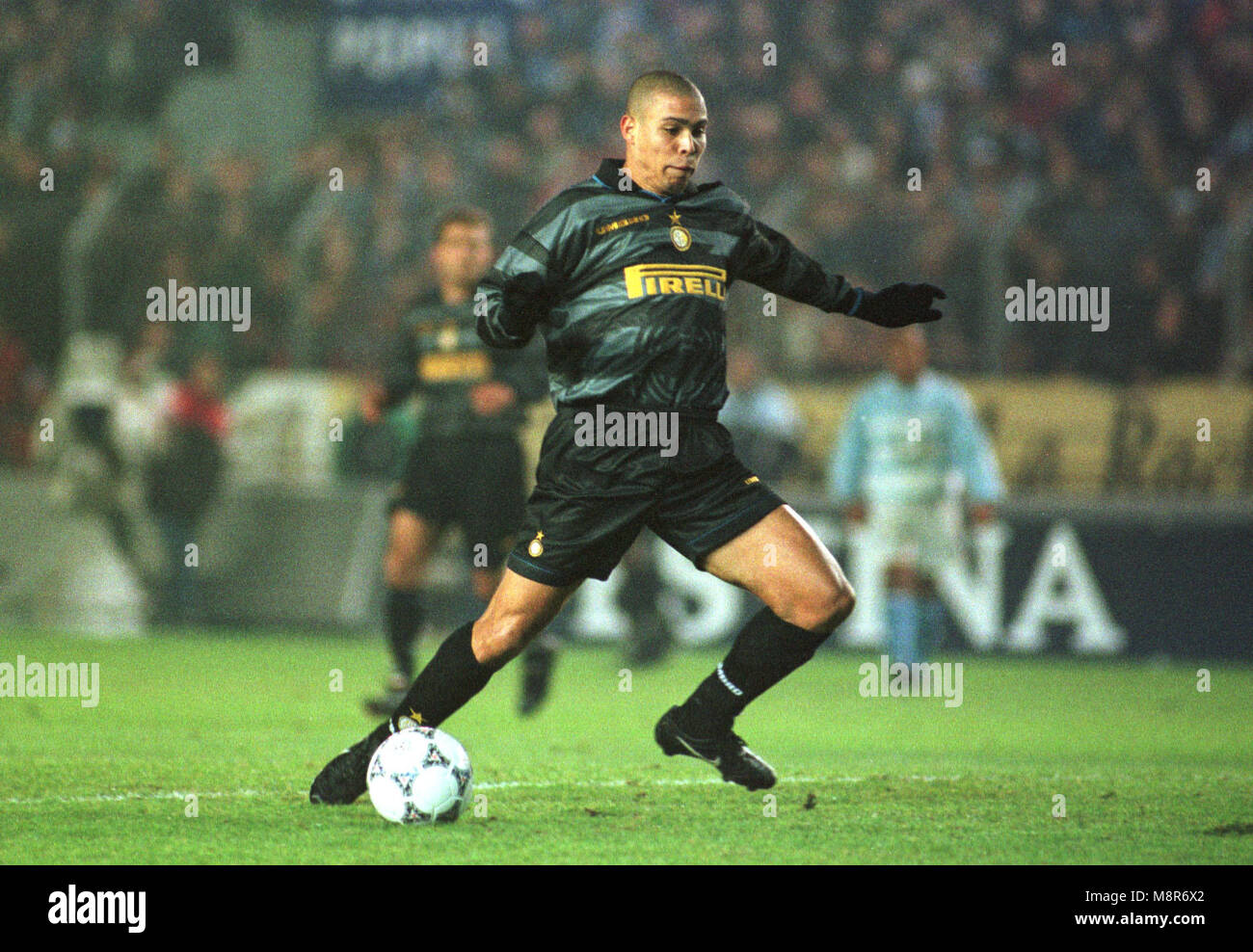 Stadium La Meinau, Strasburgo, Francia 25.11.1997, UEFA Europa League 1997/1998 3. round, Racing Strasburgo vs. Inter Milan 2:0 -- RONALDO (Inter) Foto Stock