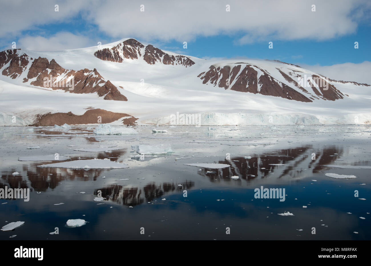 Un bellissimo paesaggio congelate di scena in Antartide Foto Stock