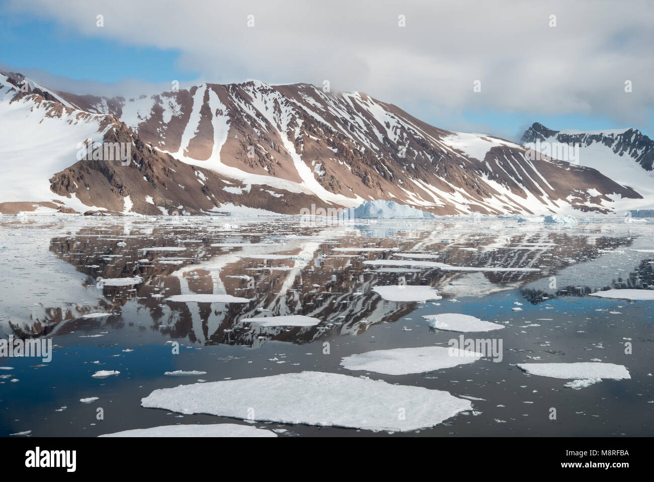 Un bellissimo paesaggio congelate di scena in Antartide Foto Stock