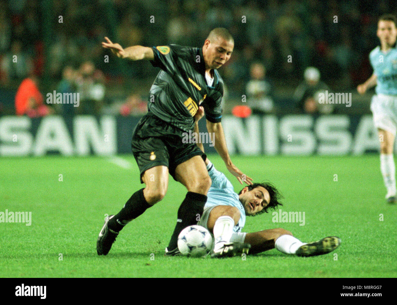 Lo stadio Parc des Princes, Parigi, Francia, 6.5.1998, Europa League 1997/1998 def. Lazio Roma vs Inter Milan 0:3 Ronaldo (Inter) e Alessandro NESTA (Lazio) Foto Stock