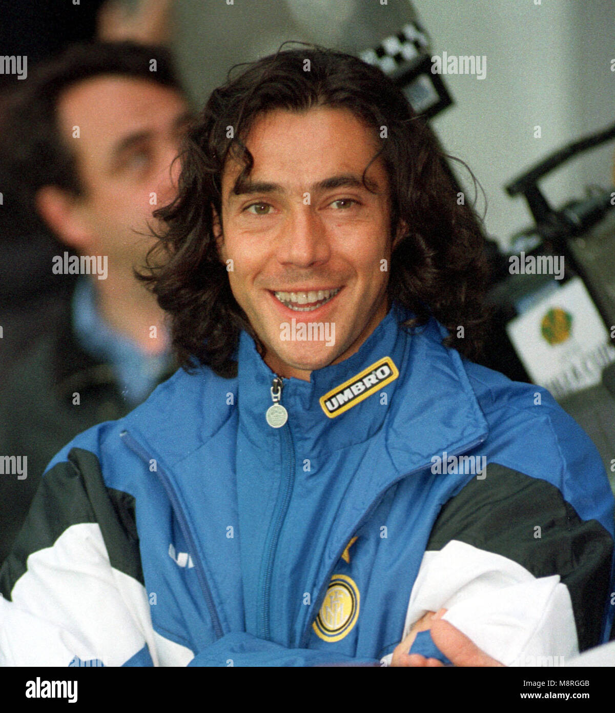 Lo stadio Parc des Princes, Parigi, Francia, 6.5.1998, Europa League 1997/1998 def. Lazio Roma vs Inter Milan 0:3 Ronaldo (Inter, sinistra) festeggia con la UEFA Cup Trofeo, Paulo SOUSA, Inter Mailand Foto Stock