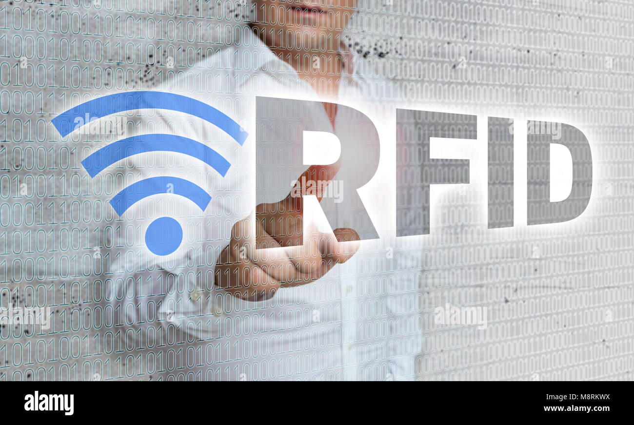 La tecnologia RFID con la matrice e imprenditore concetto. Foto Stock