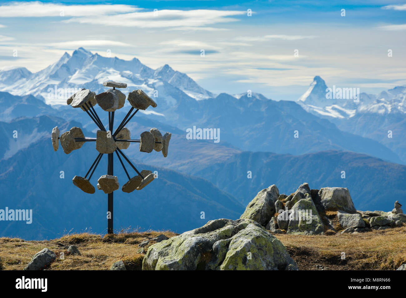 Arte moderna in contrasto con il Matterhorn, Svizzera Foto Stock