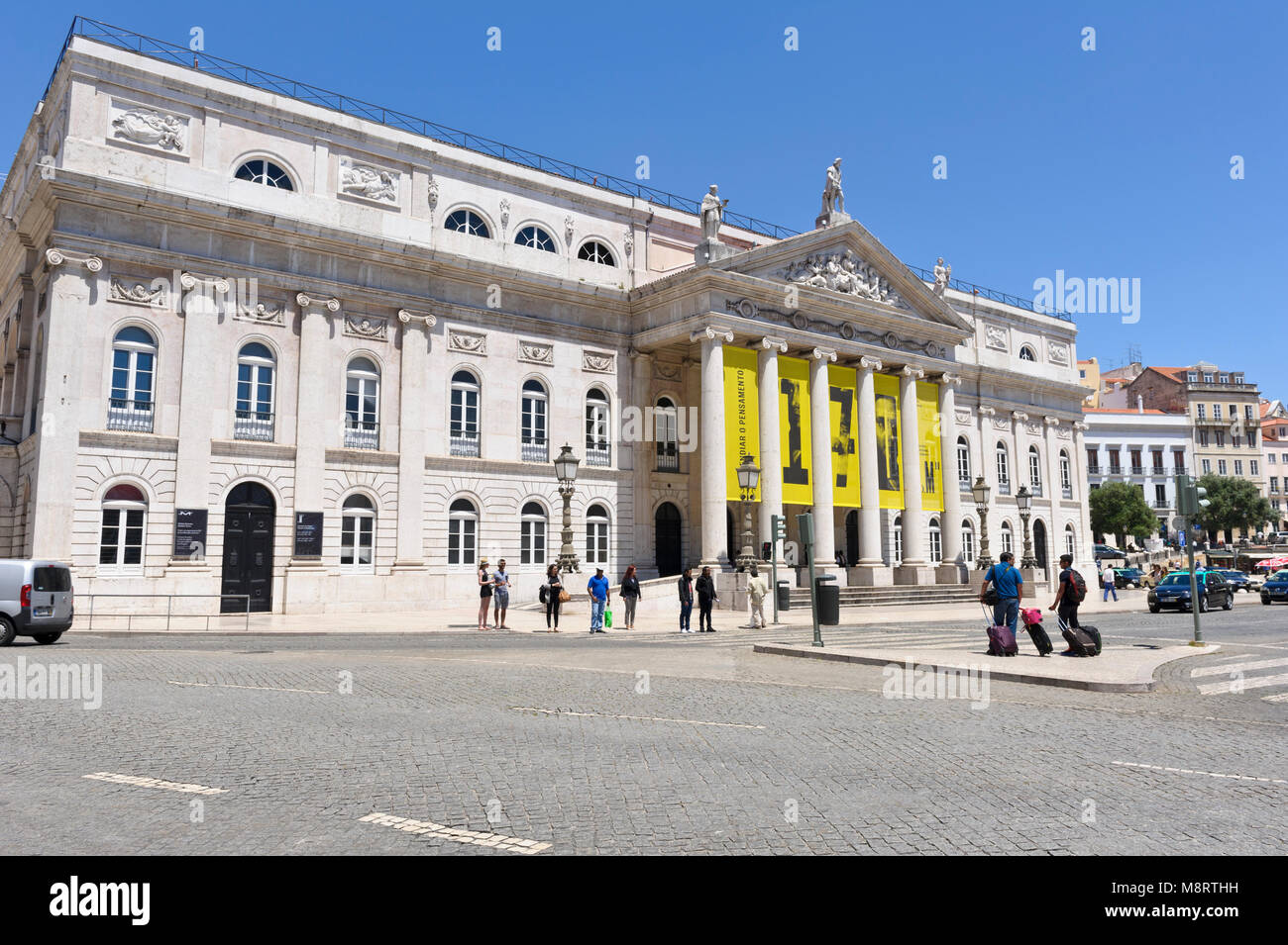 Teatro Nazionale D. Maria II è un teatro storico situato nella piazza Rossio, Lisbona, Portogallo. Fu costruita tra il 1842 e il 1846. Foto Stock