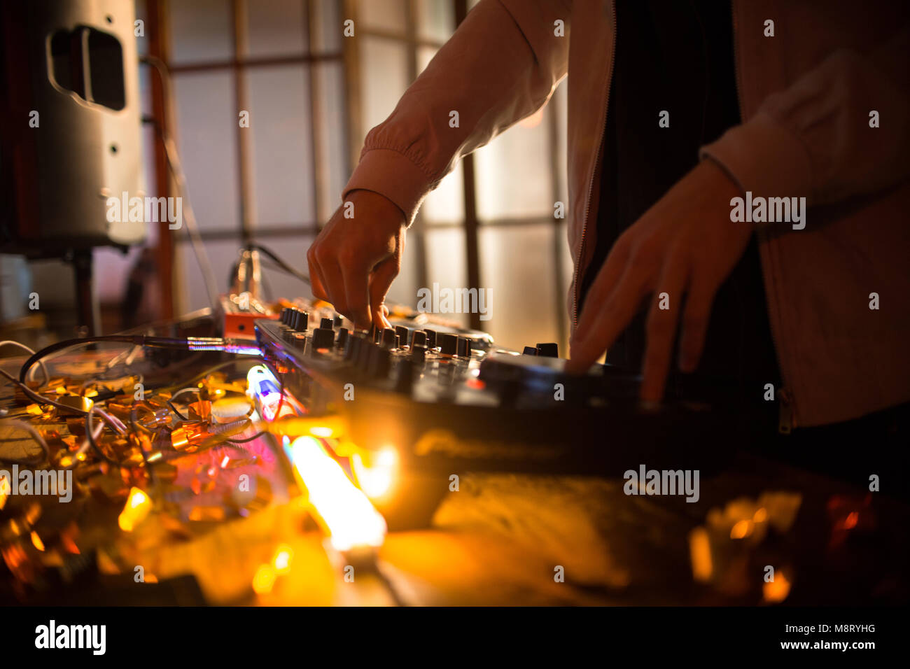 La miscelazione di musica al Night Club Foto Stock