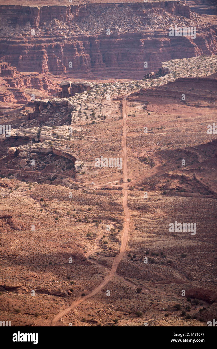 Il White Rim Road è un 100 mile backcountry strada attraverso il Parco Nazionale di Canyonlands in Utah. Foto Stock