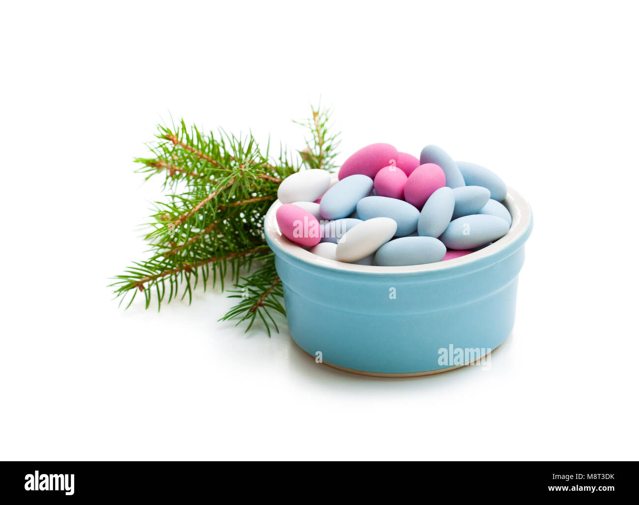 Confetti su sfondo bianco. Dolce di Natale. Foto Stock