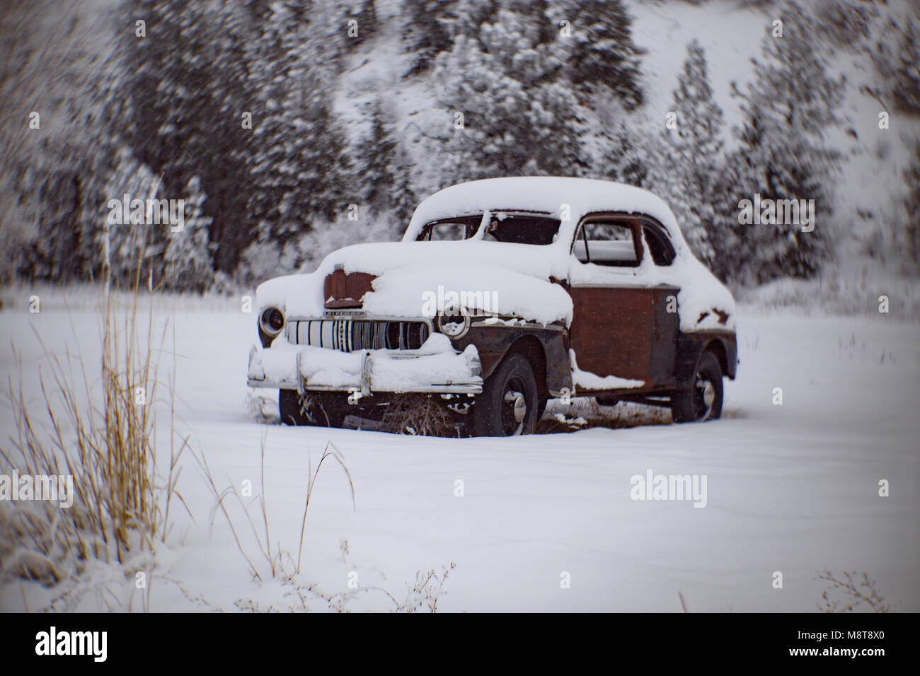 Vecchia macchina nella neve immagini e fotografie stock ad alta risoluzione  - Alamy