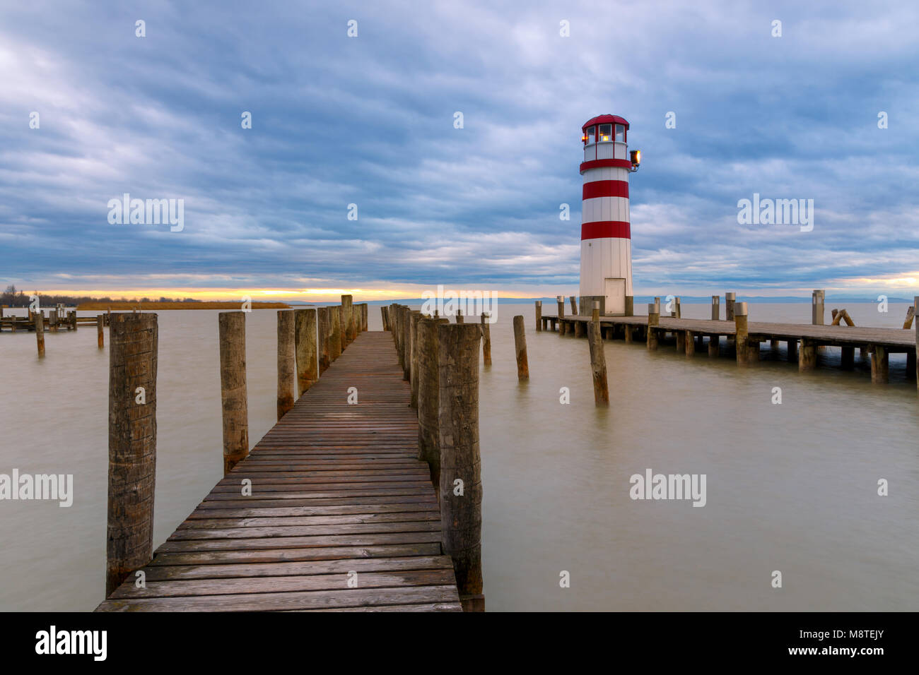 Faro di lago di Neusiedl (Podersdorf am See) al tramonto, Burgenland, Austria Foto Stock