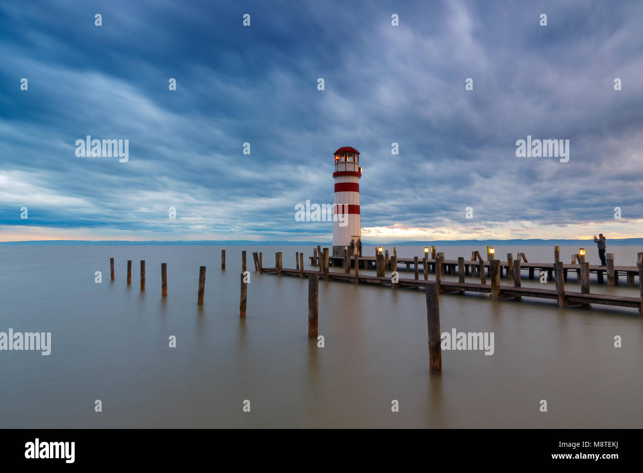 Faro di lago di Neusiedl (Podersdorf am See) al tramonto, Burgenland, Austria Foto Stock