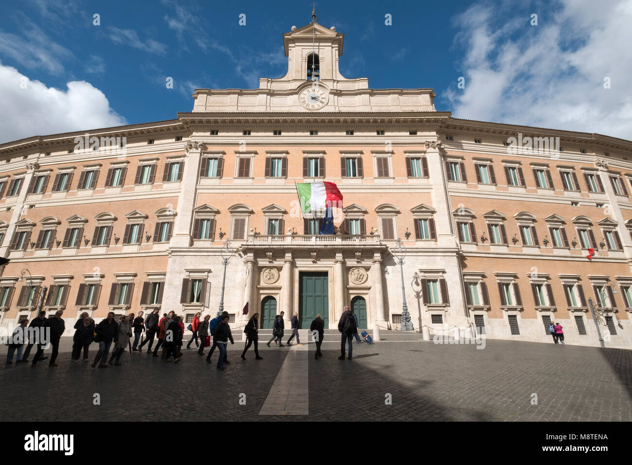 Palazzo Montecitorio in Roma - Sede della camera rappresentativa del  parlamento italiano Foto stock - Alamy