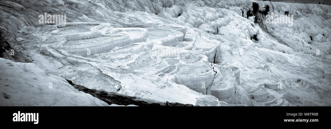 Bianco e stagni calcareo a Pammukale Foto Stock