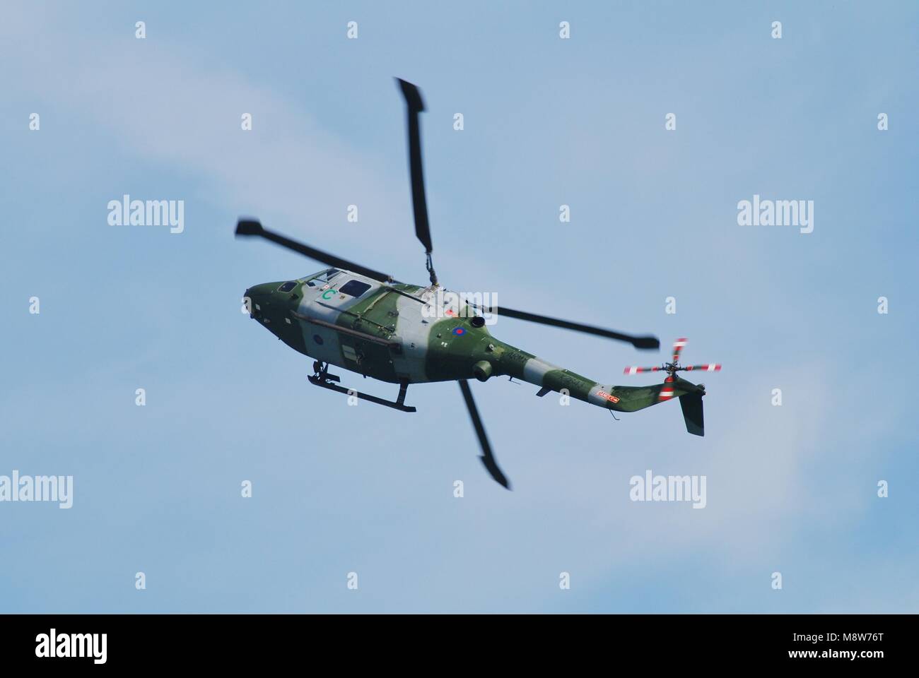 Un Westland Lynx AH.7 elicottero del British Army Air Corps (AAC) esegue all'Airshow Airbourne a Eastbourne, in Inghilterra il 11 agosto 2012. Foto Stock