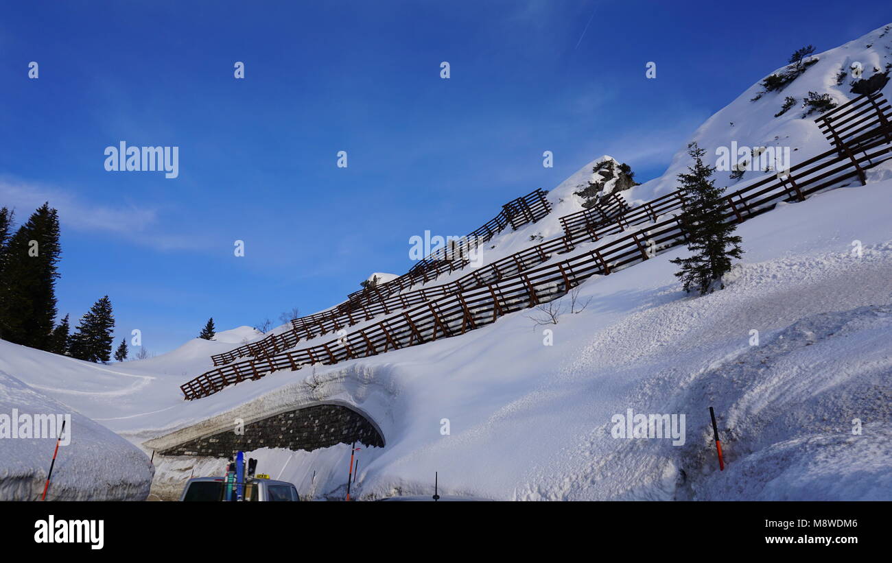 Arlbergpass zwischen Stuben und San Anton im inverno Foto Stock
