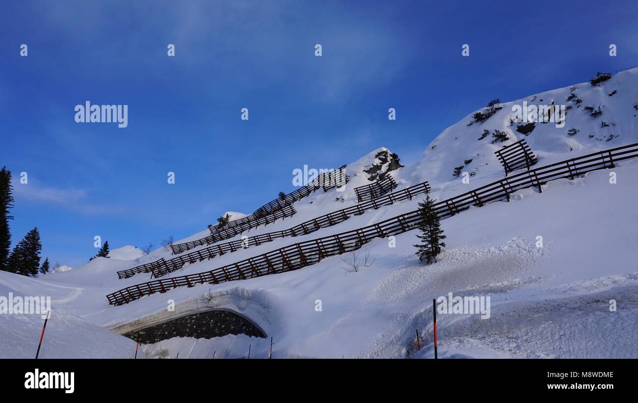 Arlbergpass zwischen Stuben und San Anton im inverno Foto Stock