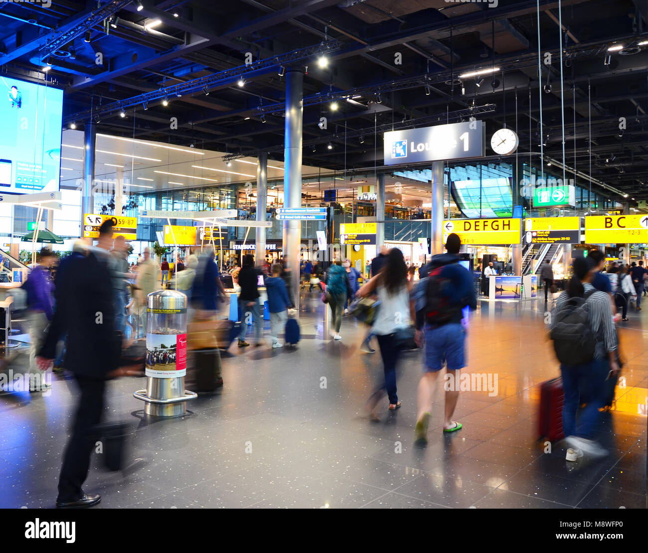 Aeroporto di Amsterdam, Paesi Bassi - 4 Settembre 2017: Dentro l'aeroporto Schiphol di Amsterdam Foto Stock