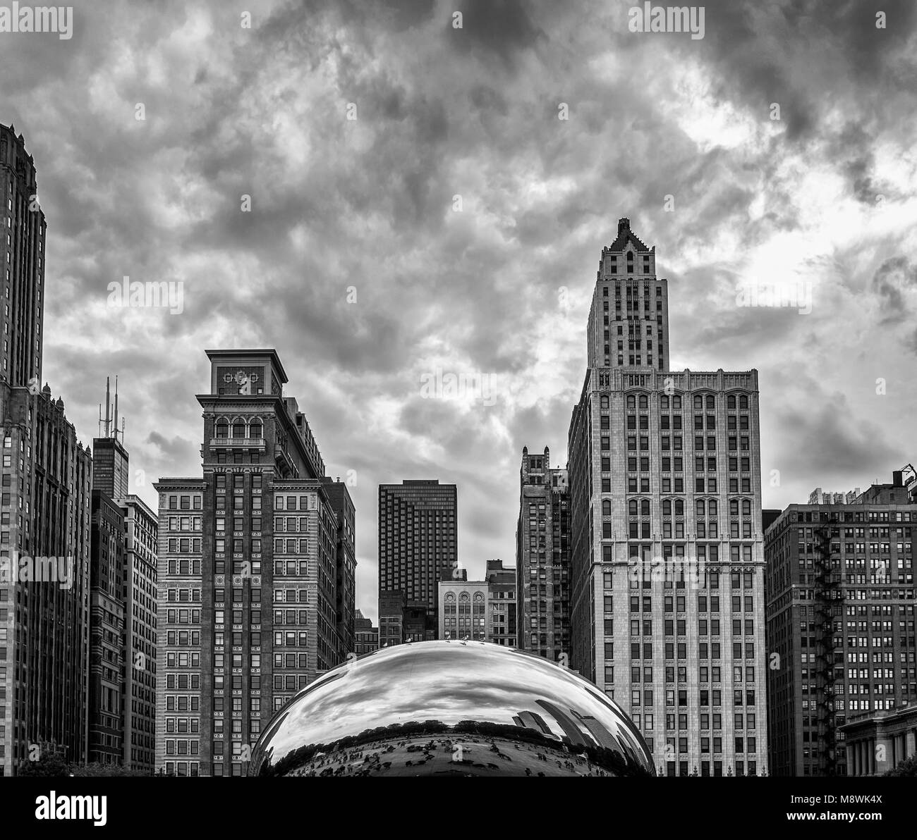 CHICAGO - 4 Luglio 2017: Cloud Gate in Millennium Park di Chicago. Il Cloud Gate è una grande attrazione turistica di solito chiamato: Il fagiolo. Foto Stock