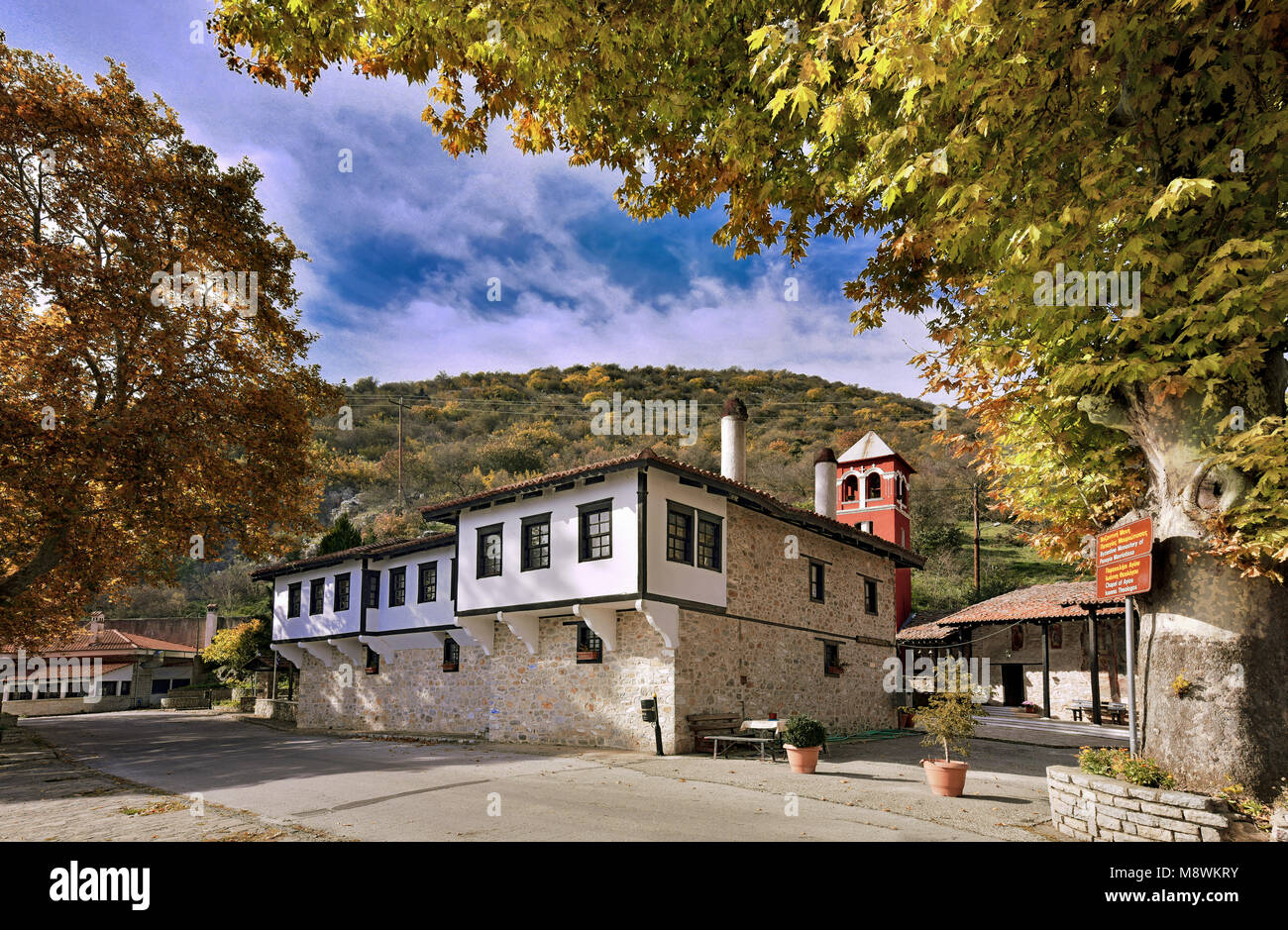 La bizantina 'Mavriotissa' monastero (XI sec.) al lago Orestias (Orestiada) con antichi affreschi all'interno, nella città di Kastoria, Macedonia occidentale, Grecia Foto Stock