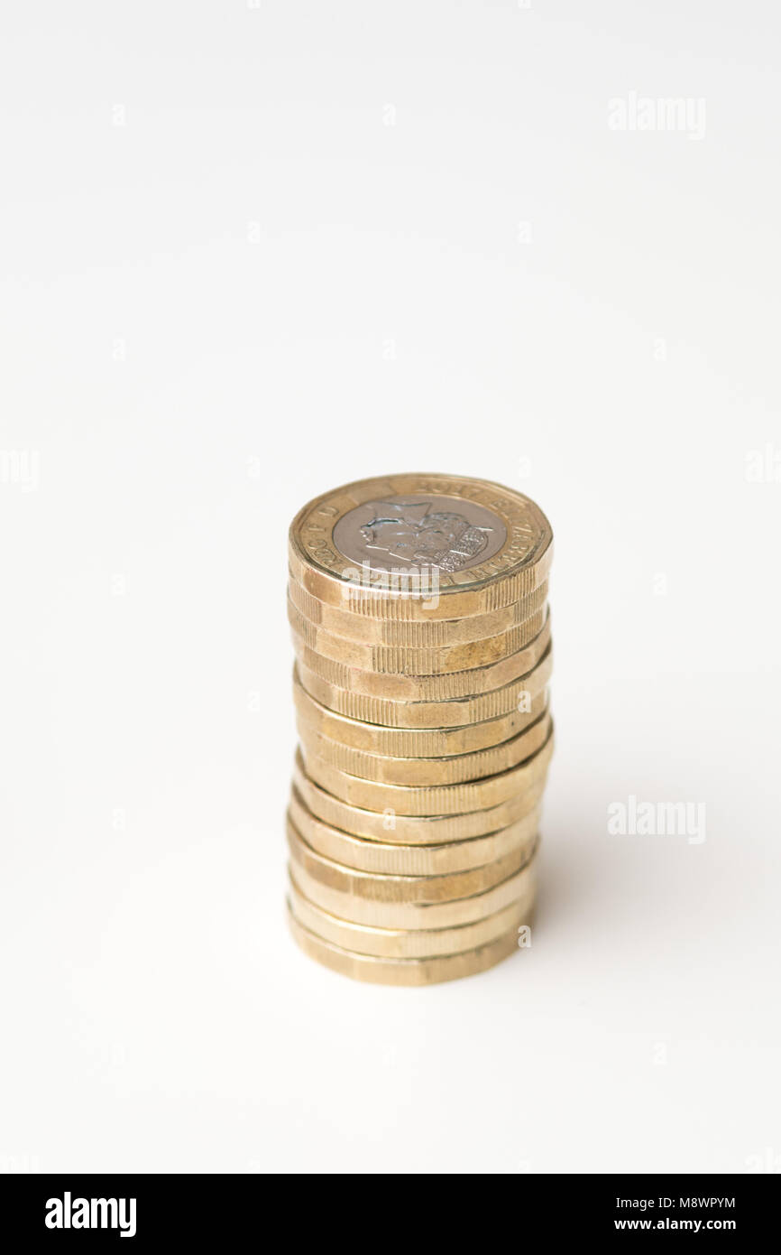 Monete isolati su sfondo bianco, la valuta britannica Foto Stock