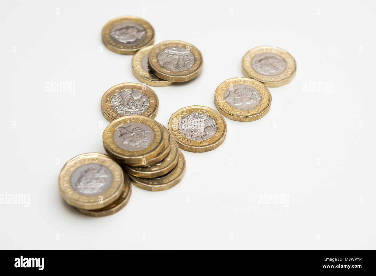Monete isolati su sfondo bianco, la valuta britannica Foto Stock