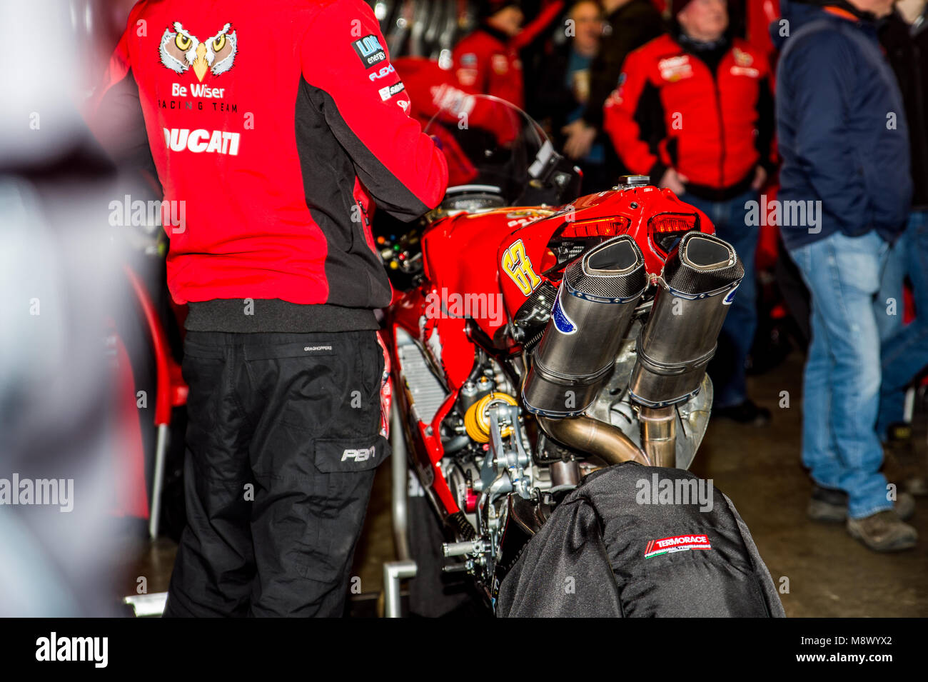 Donington Park, Regno Unito. 20 Mar, 2018. BSB test oggi sul circuito di Donington Park, nonostante il freddo i piloti sono riusciti a scendere in pista per le prove prima della prima riunione qui il 31 marzo Credito: migliori/Alamy Live News Foto Stock