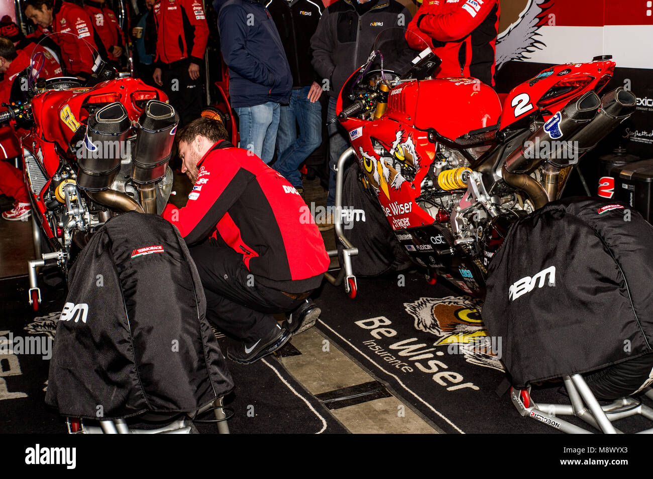 Donington Park, Regno Unito. 20 Mar, 2018. BSB test oggi sul circuito di Donington Park, nonostante il freddo i piloti sono riusciti a scendere in pista per le prove prima della prima riunione qui il 31 marzo Credito: migliori/Alamy Live News Foto Stock