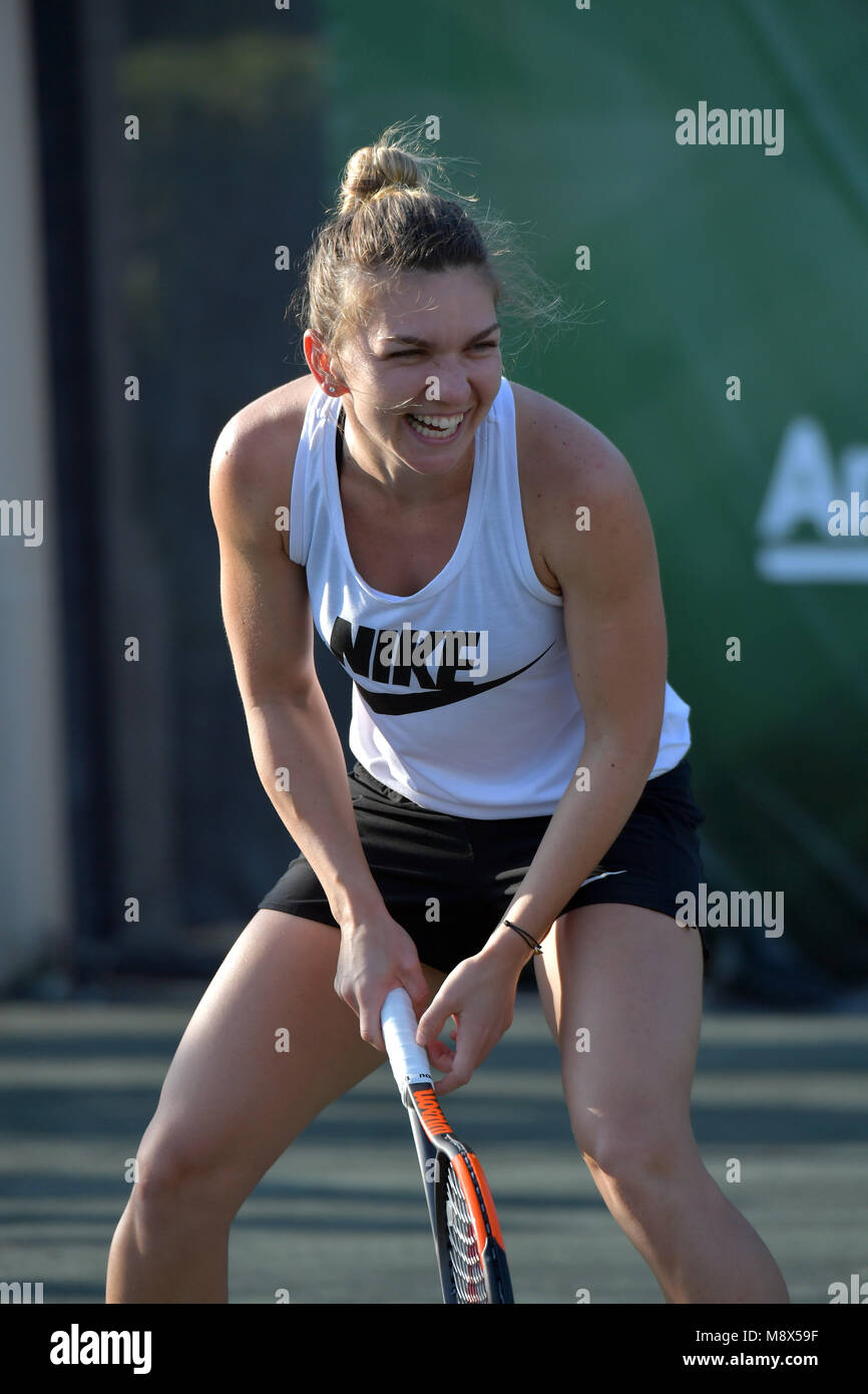 Key Biscayne, FL, Stati Uniti d'America. 20 Mar, 2018. Simona Halep assiste il 9TH Annuale All-Star Carità evento Tennis beneficiando ACEing autismo al Ritz Carlton Key-Biscayne. Simona Halep è un rumeno giocatore di tennis professionista. Lei è il mondo attuale n. 1 del WTA Tour il 20 marzo 2018 in Key Biscayne, Florida. Persone: Simona Halep Credito: Hoo Me.Com/Media punzone/Alamy Live News Foto Stock