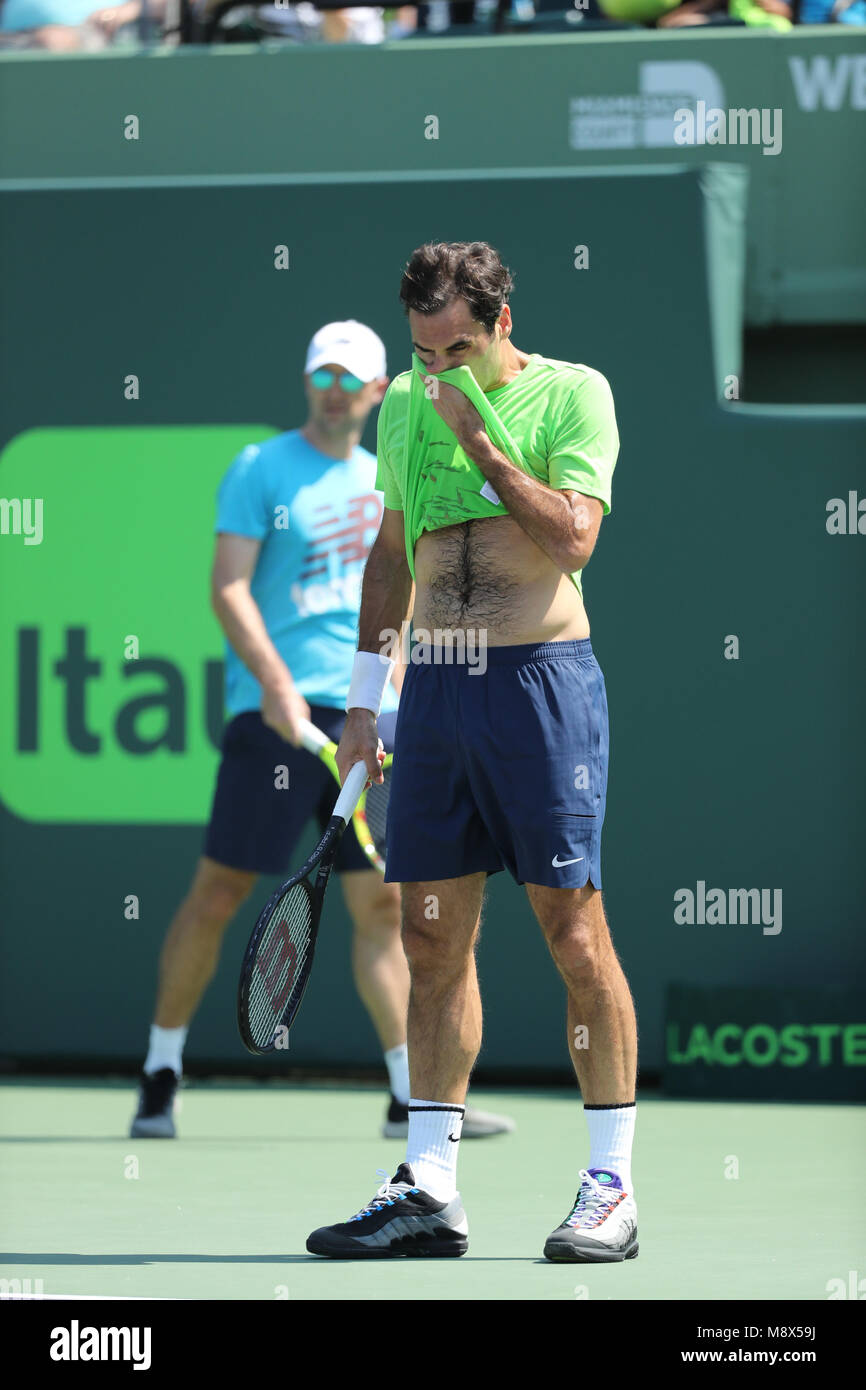 Key Biscayne, Florida, Stati Uniti d'America. Xx marzo, 2018. Roger Federer durante il giorno 2 del Miami apre al Crandon Park Tennis Center su Marzo 20, 2018 in Key Biscayne, Florida Persone: Roger Federer Credito: tempeste Media Group/Alamy Live News Foto Stock